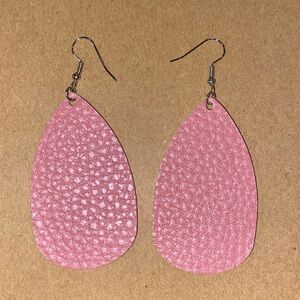 ☀️3/$12☀️Pink Faux Leather Dangle Earrings